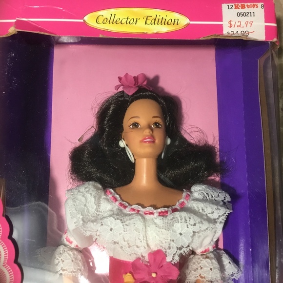 Puerto Rican Barbie (Dolls of the World Collection) 1996 - Picture 9 of 9